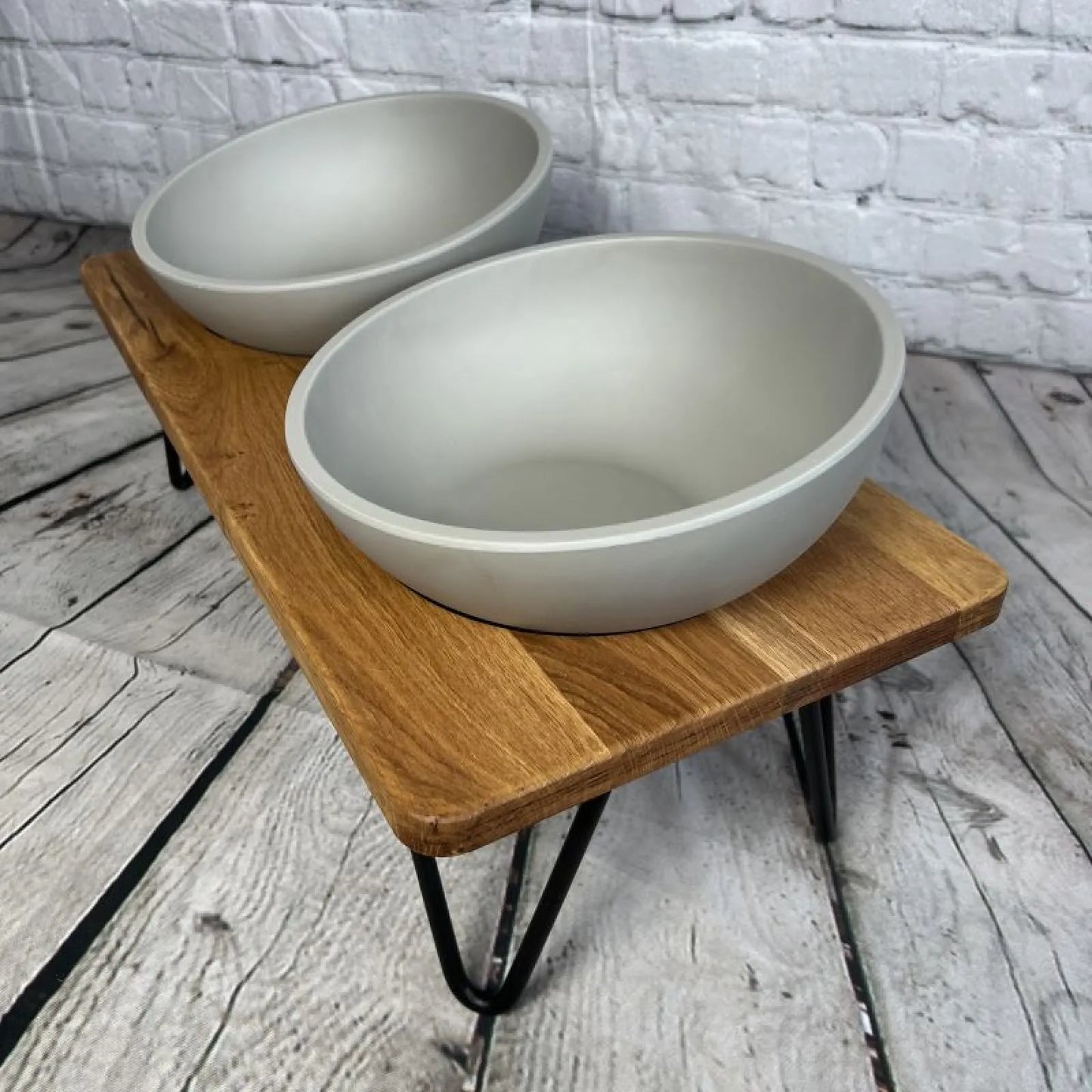 Ergonomische Futterstation für Hunde mit klarer Formensprache und modernem Design